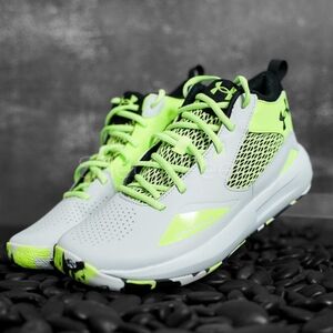 Women/Men Under Armour sneakers